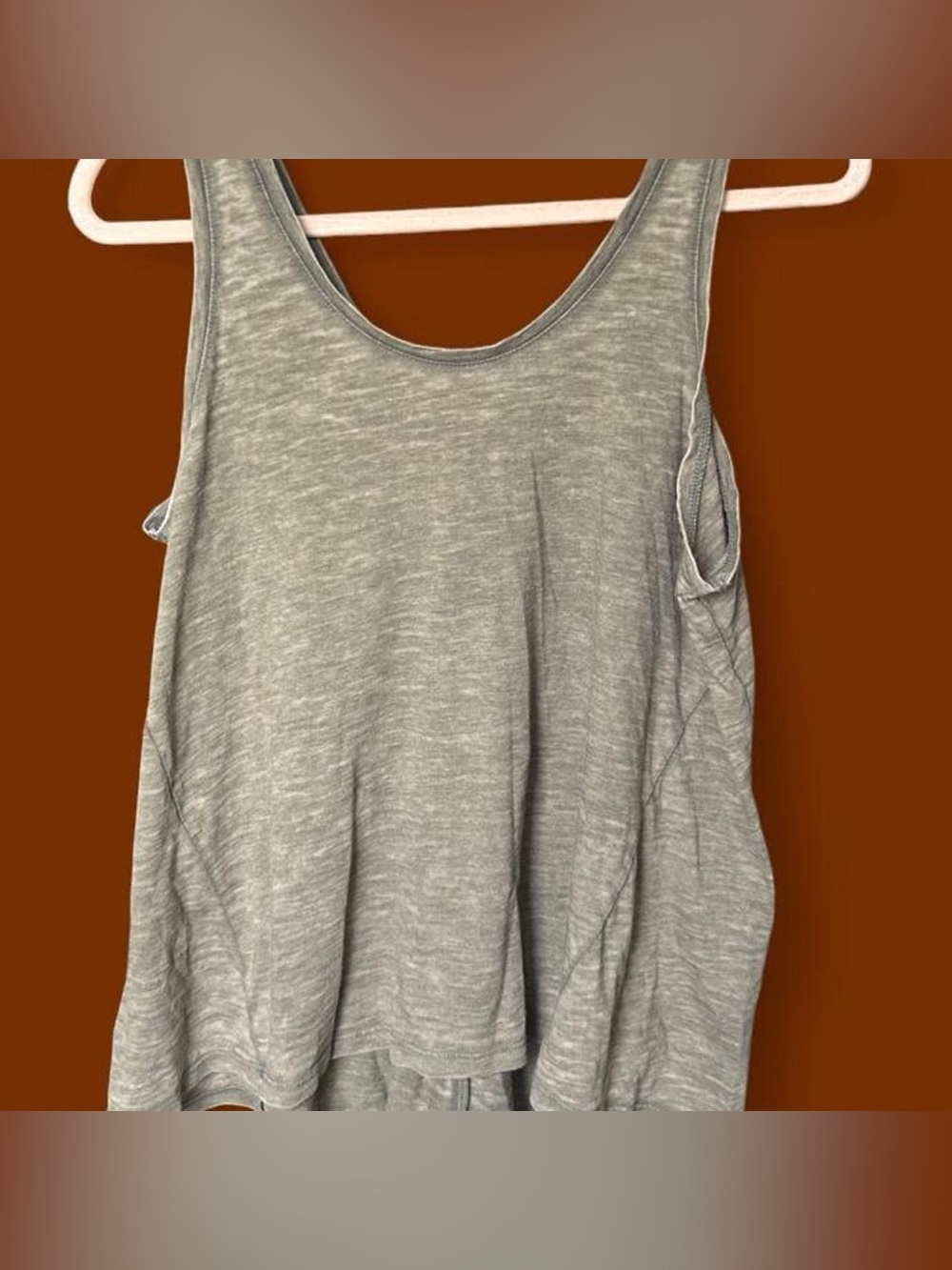 Universal Thread Light Heather Green Scoop Tank